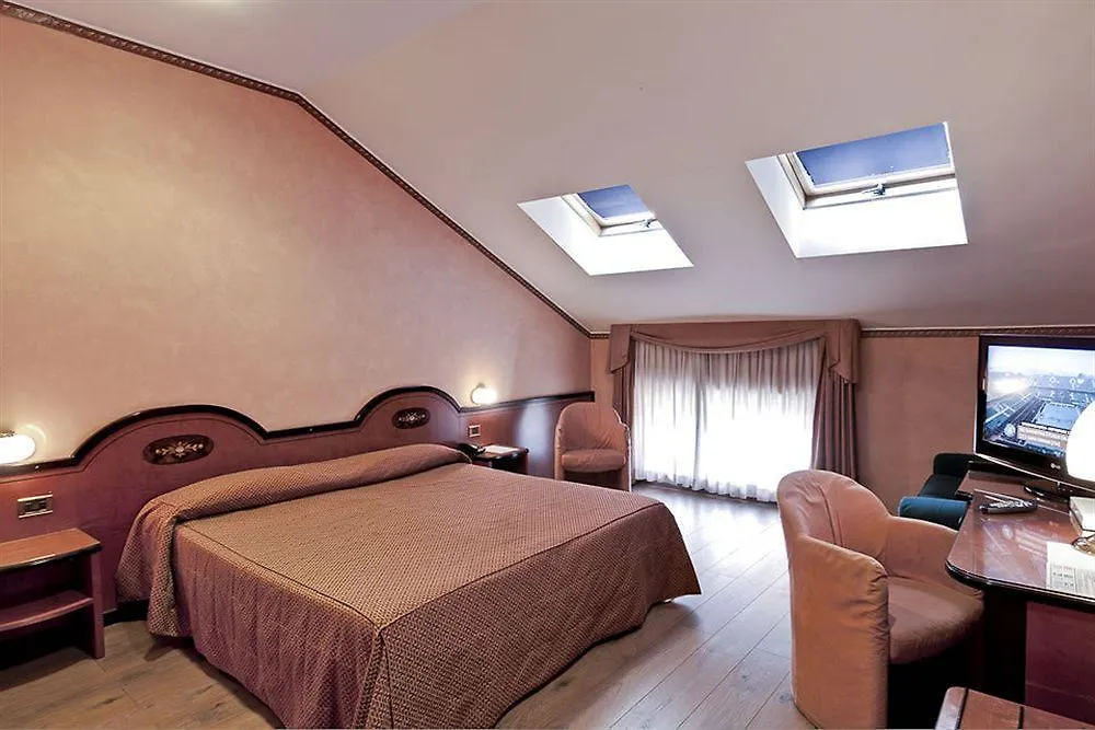 Ih Hotels Milano Puccini 4*, Милан Италия